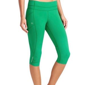 Athleta Dobby Be Free Knicker Green Cropped Legging size Small NWT